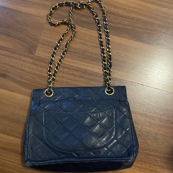 Chanel, vintage, small, dark navy leather, two toned (gold & silver) - Picture 10 of 16